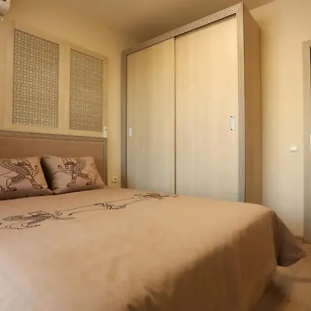 Апартаменты Luxury In Argisht Partez , Pool, 2 Min Walk To The Золотые Пески